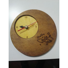 Orologio in legno con base per bimbi. Orologio in legno con base per bimbi.